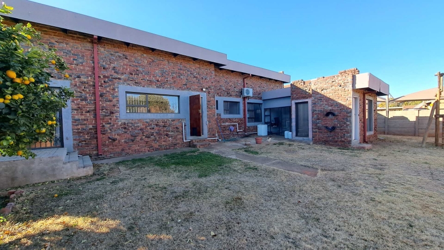 3 Bedroom Property for Sale in Universitas Free State